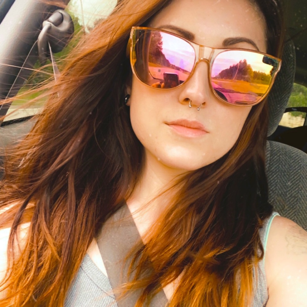 Meet your Posher, Charis